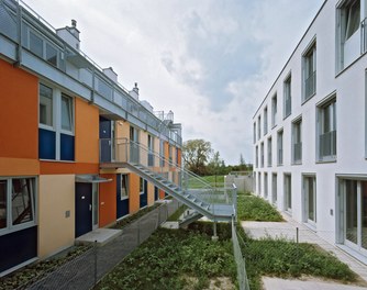 Housing Complex Paulasgasse - back- and frontside