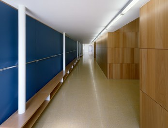 Primary School Schlins - corridor