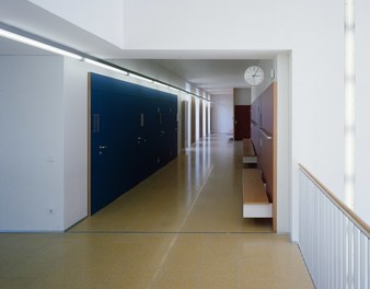 Primary School Schlins - corridor