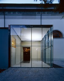 Parish St. Martin - entrance at night