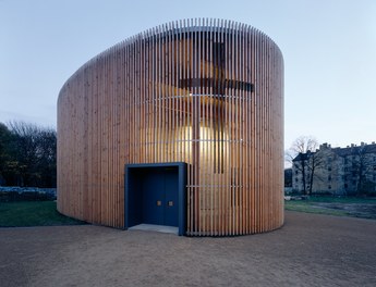 Kapelle der Versöhnung - entrance at night