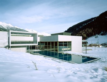 Arlberg Well.com - pool in winter