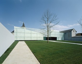 Church Podersdorf - courtyard