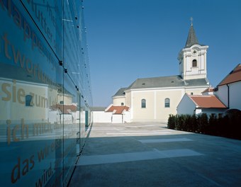 Church Podersdorf - courtyard