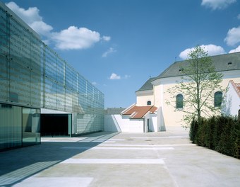 Church Podersdorf - courtyard