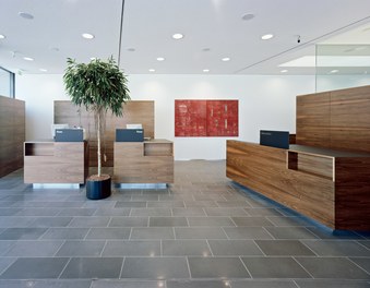 Raiffeisenbank Hatlerdorf - counter hall