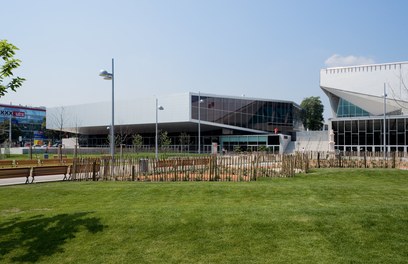 Stadthalle Wien - view from park