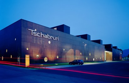 Headquarter Tschabrunn - entrance at night