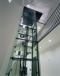 Galerie der Forschung - staircase and elevator