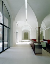 Galerie der Forschung - entrance and bar