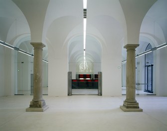 Galerie der Forschung - entrance and bar