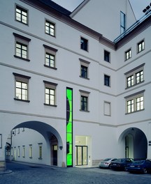 Galerie der Forschung - side entrance