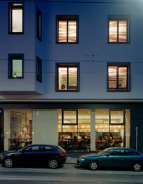 Restaurant and Bar Pulitzer - night shot