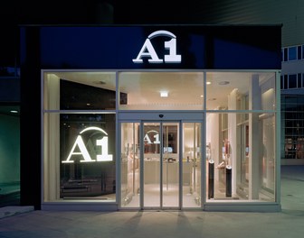 A1 Shop Obere Donaustraße - entrance at night