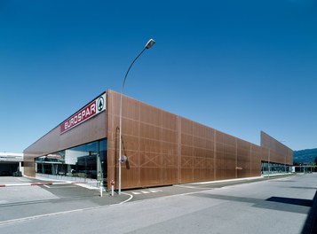 Supermarket Eurospar Bregenz - facade with closed entrance