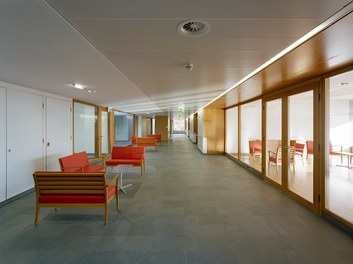 LKH Wolfsberg Geriatrics - corridor and meetingspace