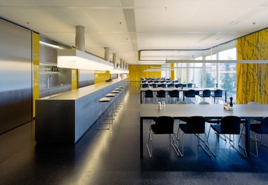 Office Freshfields Bruckhaus Deringer LLP - dining area