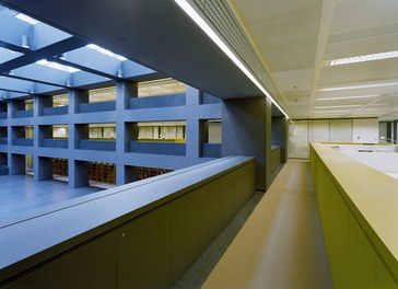 Office Freshfields Bruckhaus Deringer LLP - corridor