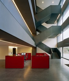 Office Freshfields Bruckhaus Deringer LLP - reception and staircase