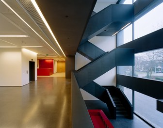Office Freshfields Bruckhaus Deringer LLP - staircase
