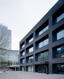 Office Freshfields Bruckhaus Deringer LLP - detail of facade