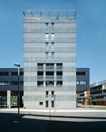 Housing Complex Kaiserebersdorf - tower and bridge