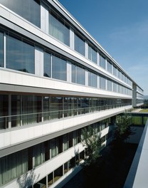 Donauklinikum Tulln - view into courtyard