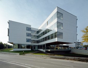 Donauklinikum Tulln - entrance from north east