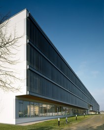 Donauklinikum Tulln - east facade with closed shutters