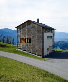 Residence Wucher - front with entrance and garage