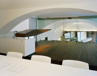 Headquarter Merit - meeting space and kitchen