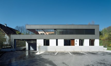 Haus am Schustergraben - front with parking space