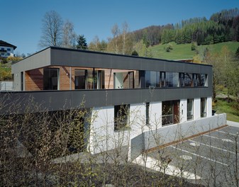 Haus am Schustergraben - front with parking space