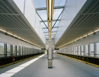 U2 Underground - platform