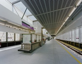 U2 Underground - platform