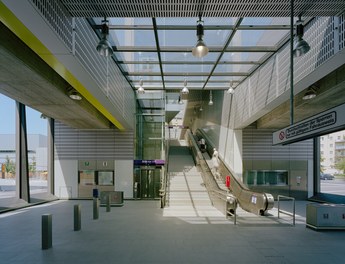 U2 Underground - ascent to platforms