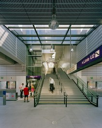 U2 Underground - ascent to platforms