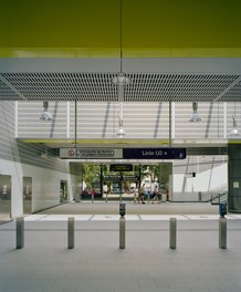 U2 Underground - main space with ticket validation machine