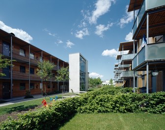 Housing Complex Almeintelweg - courtyard with staircase