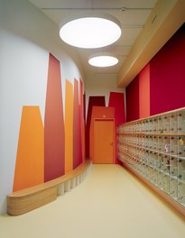 Kinderland Westside - locker room