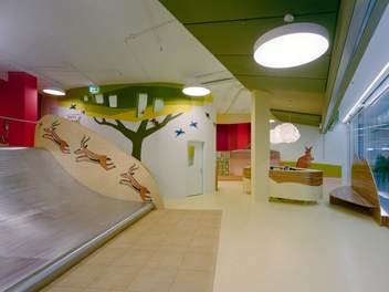Kinderland Westside - main space with slide