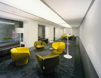 A1 Shop Mariahilfer Straße - meeting space with lounge