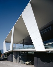 Autohaus Pappas - detail of facade