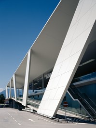 Autohaus Pappas - detail of facade