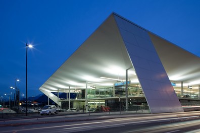 Autohaus Pappas - night shot