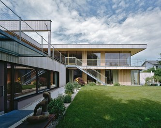 Yoga-Haus - courtyard and entrance Yoga-Center