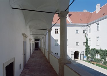 Kunsthaus Horn - arcade