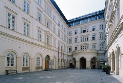 Kunstraum Niederösterreich - courtyard