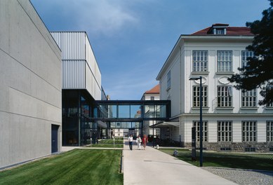 Donau-Universität Krems - approach