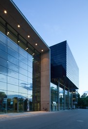 Festspielhaus St. Pölten - entrance at night